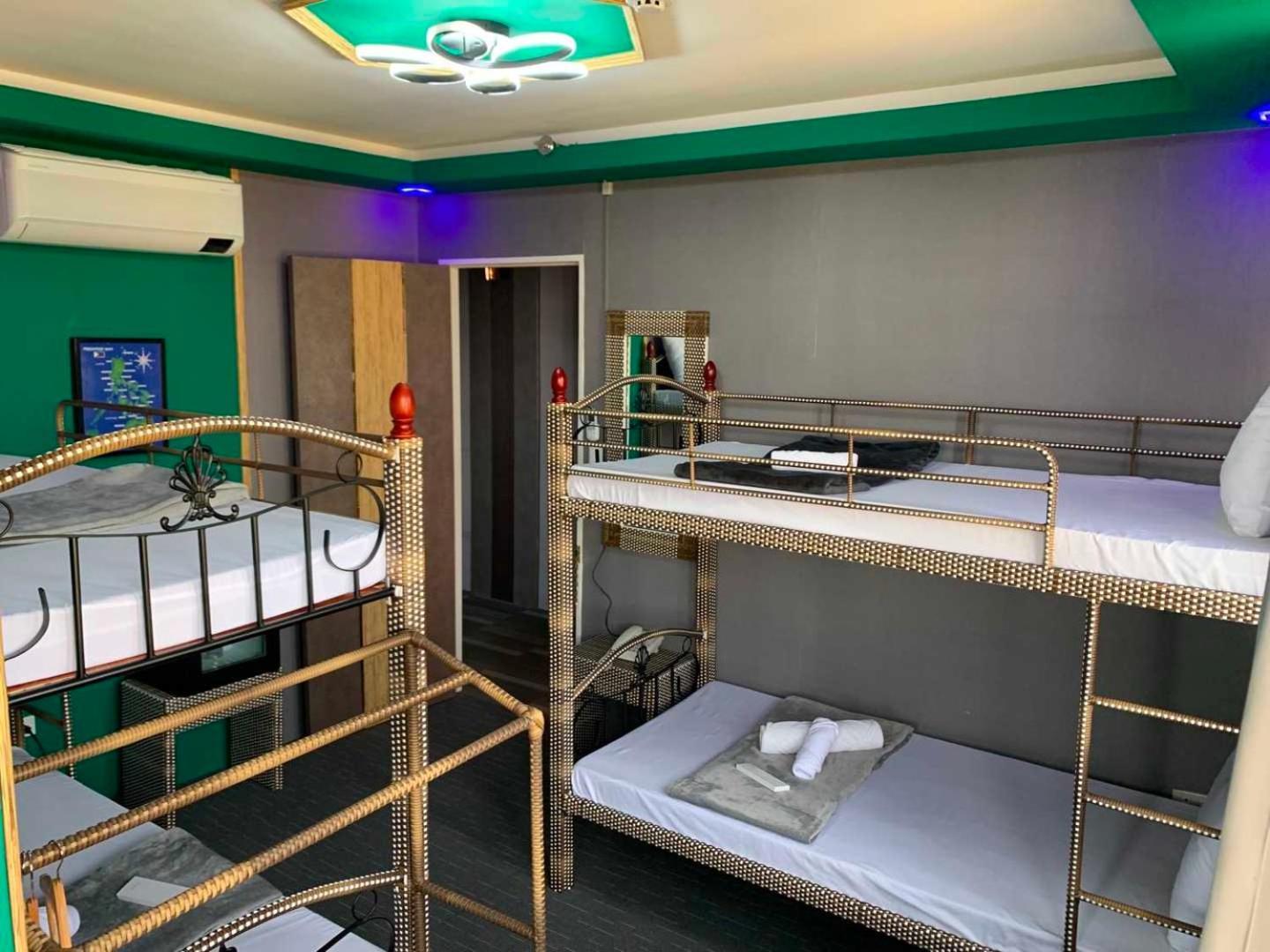 Attic Capsule Hotel Marigondon  Exteriér fotografie