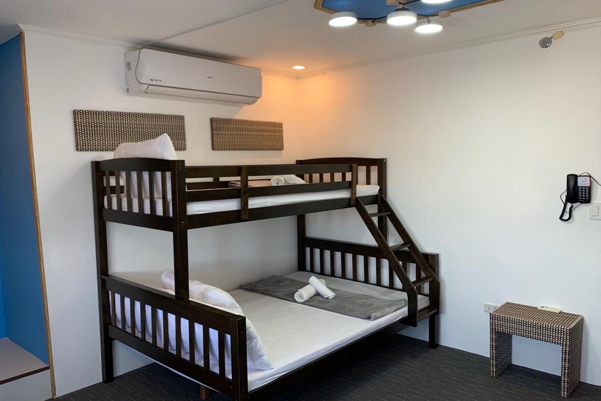 Attic Capsule Hotel Marigondon  Exteriér fotografie