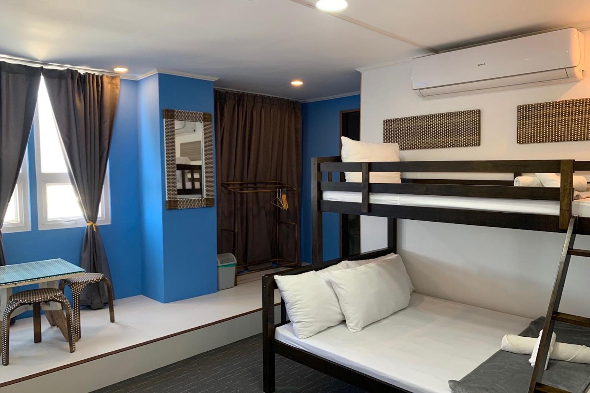 Attic Capsule Hotel Marigondon  Exteriér fotografie