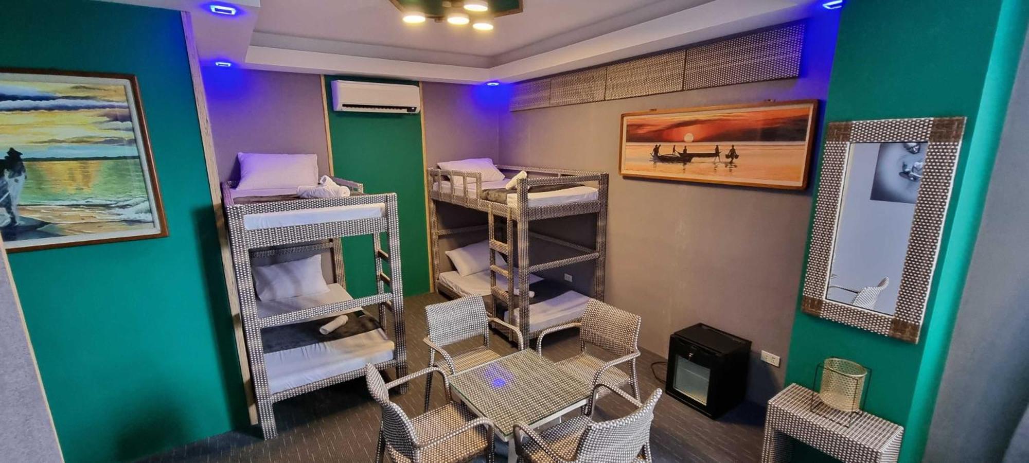 Attic Capsule Hotel Marigondon  Exteriér fotografie