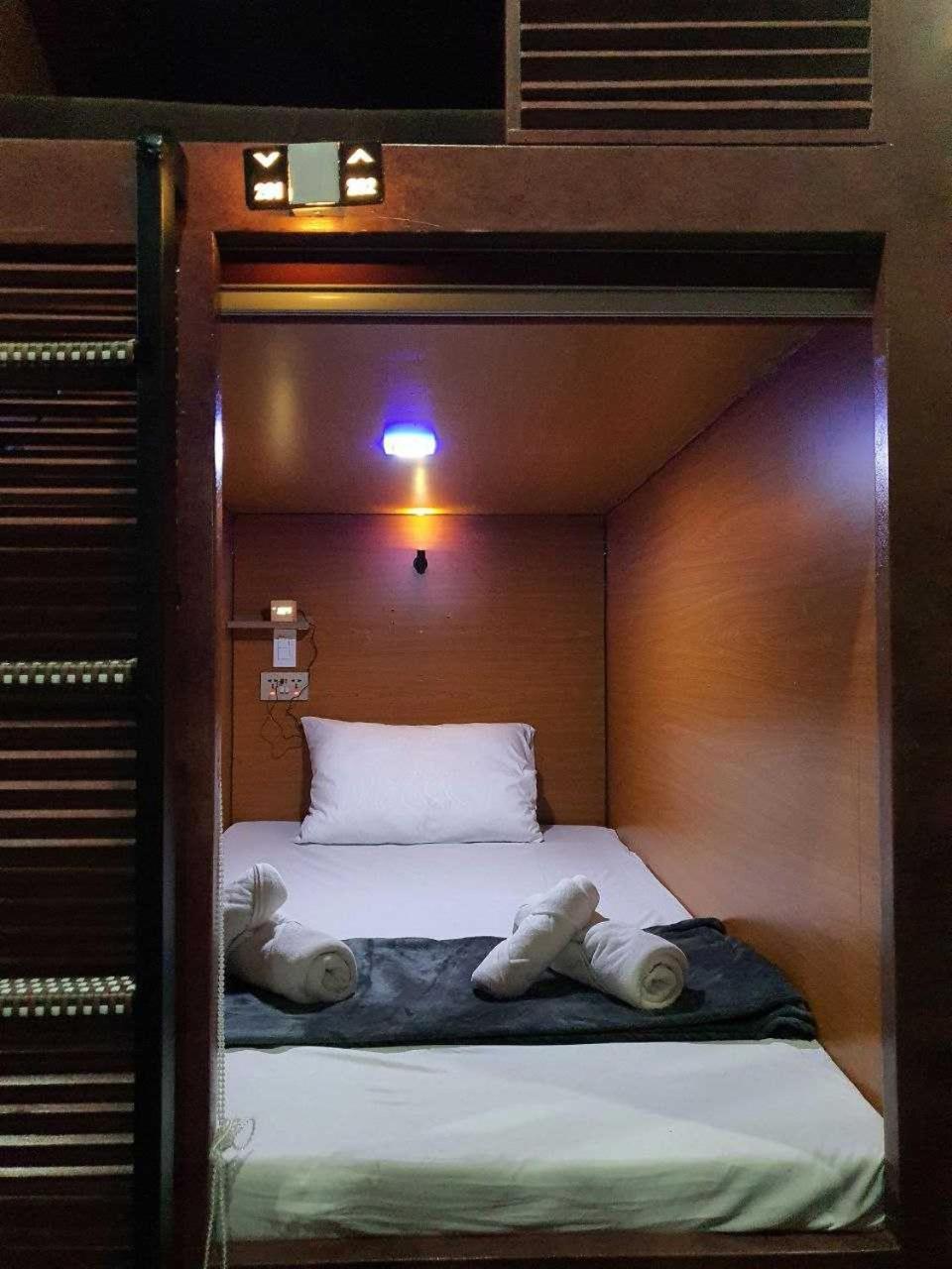 Attic Capsule Hotel Marigondon  Exteriér fotografie