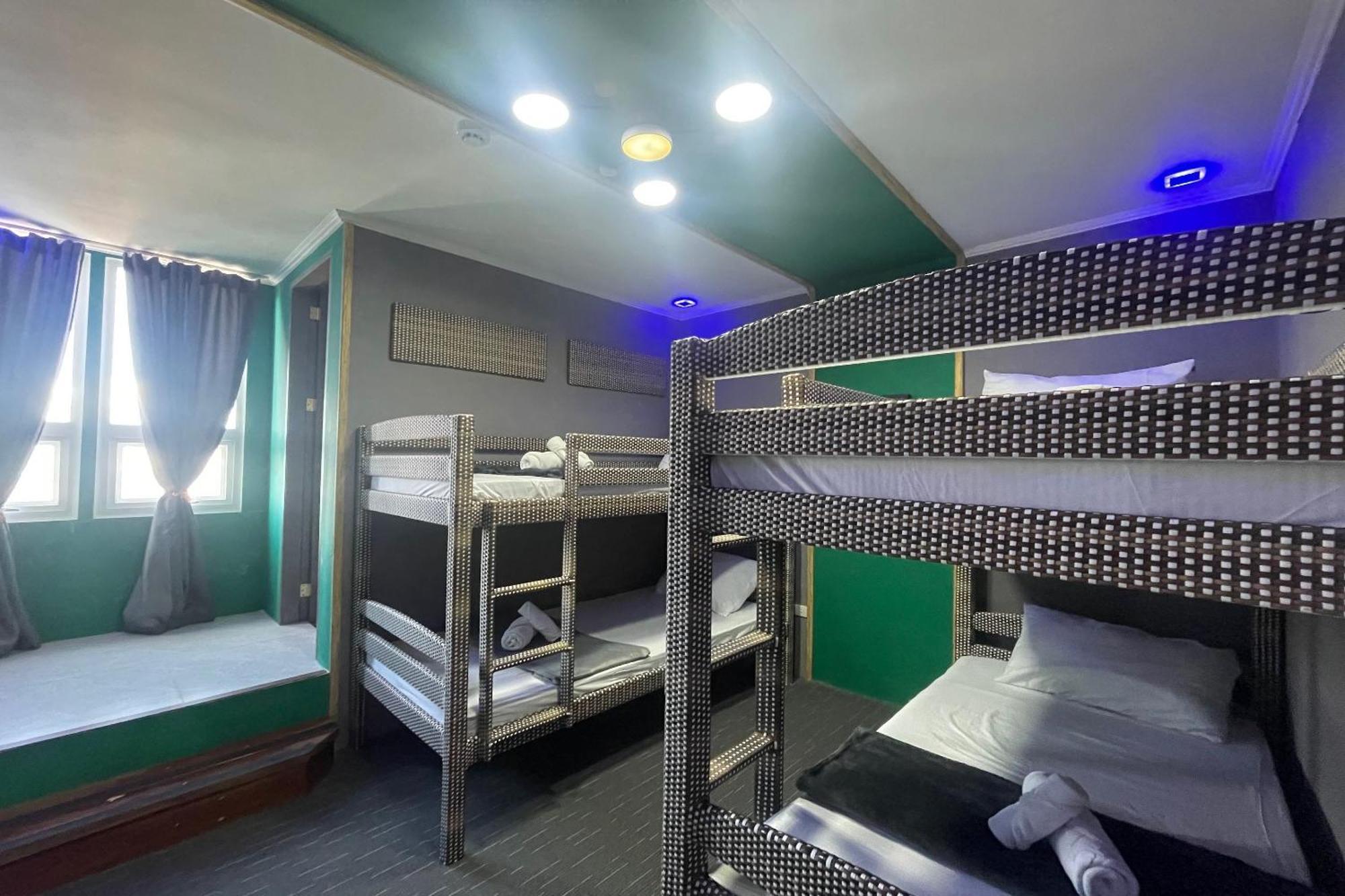 Attic Capsule Hotel Marigondon  Exteriér fotografie