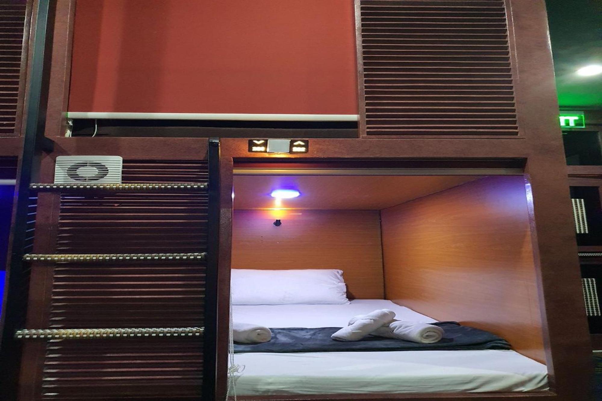 Attic Capsule Hotel Marigondon  Exteriér fotografie