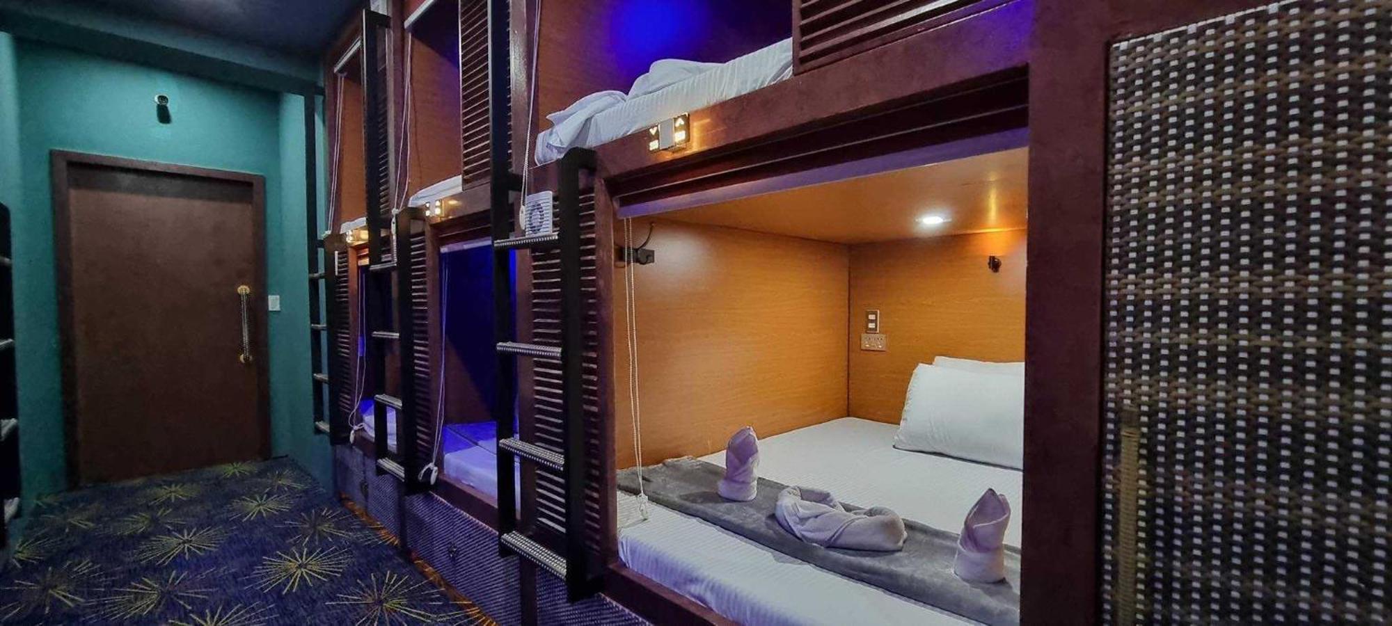 Attic Capsule Hotel Marigondon  Exteriér fotografie