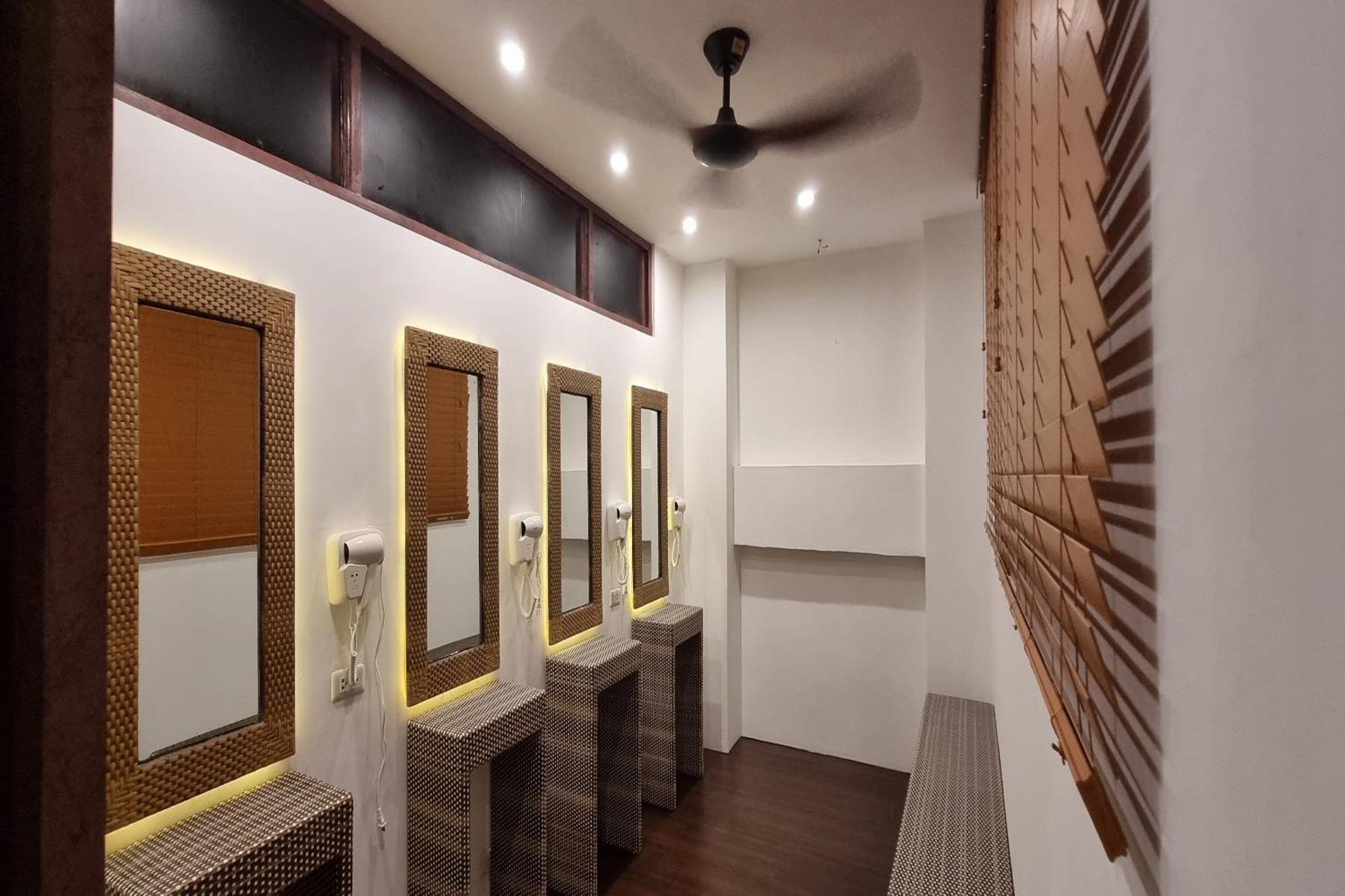 Attic Capsule Hotel Marigondon  Exteriér fotografie