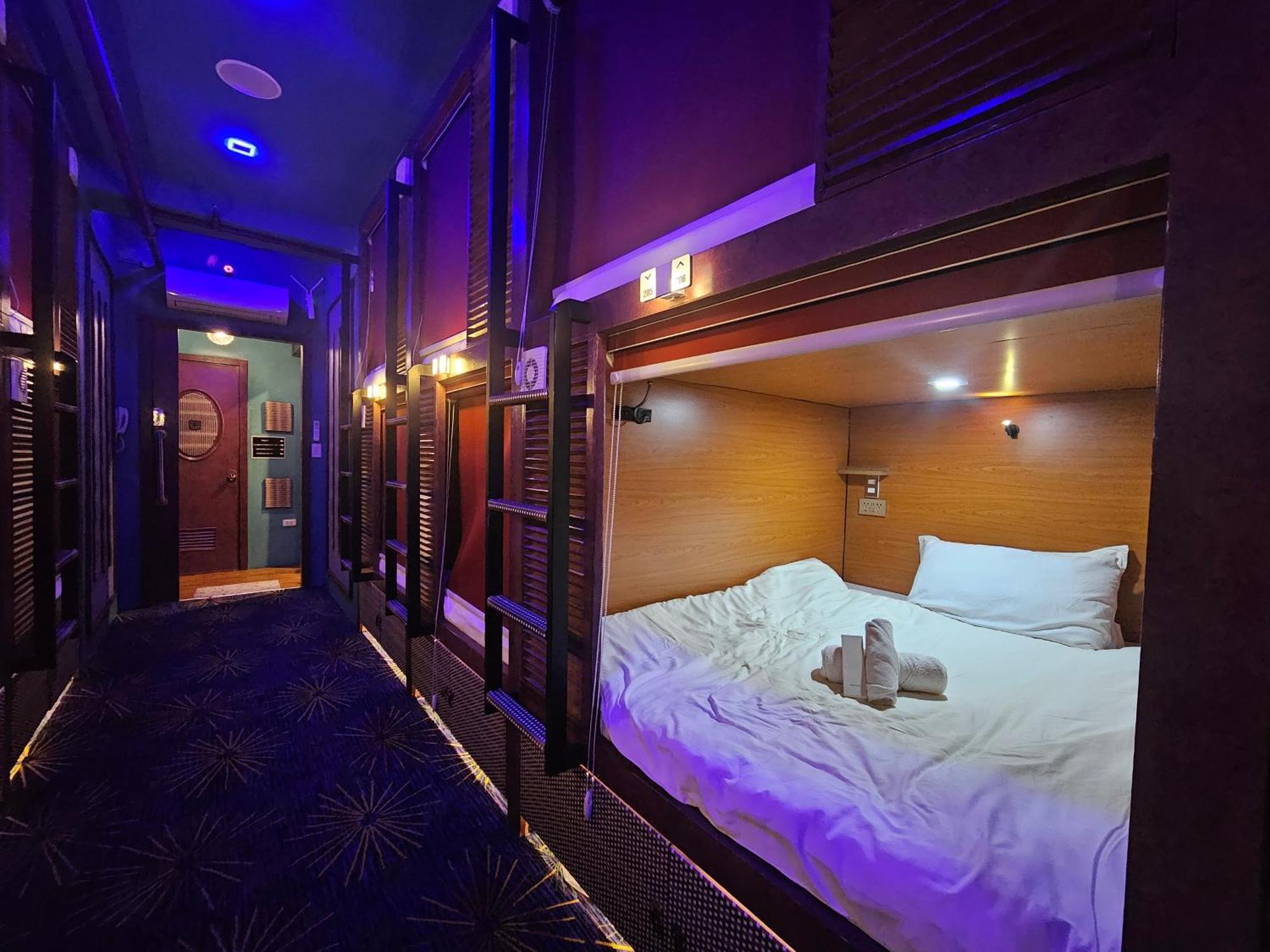 Attic Capsule Hotel Marigondon  Exteriér fotografie