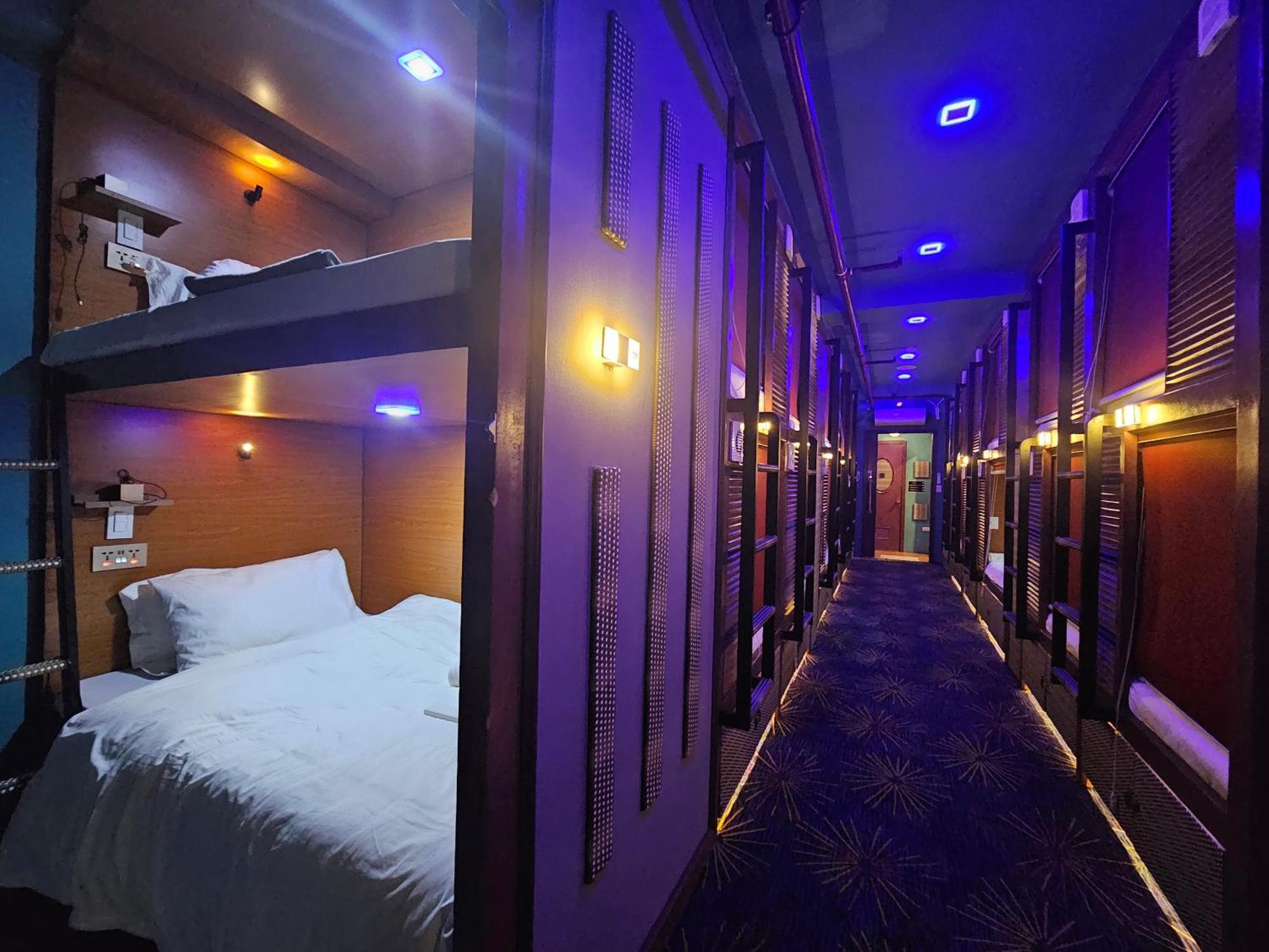 Attic Capsule Hotel Marigondon  Exteriér fotografie