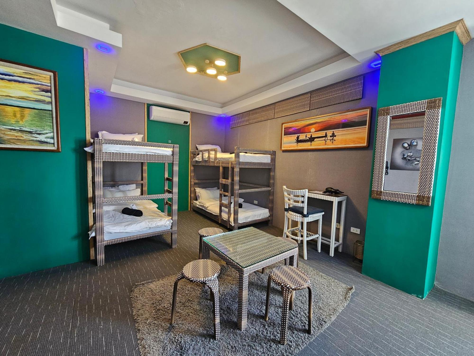 Attic Capsule Hotel Marigondon  Exteriér fotografie