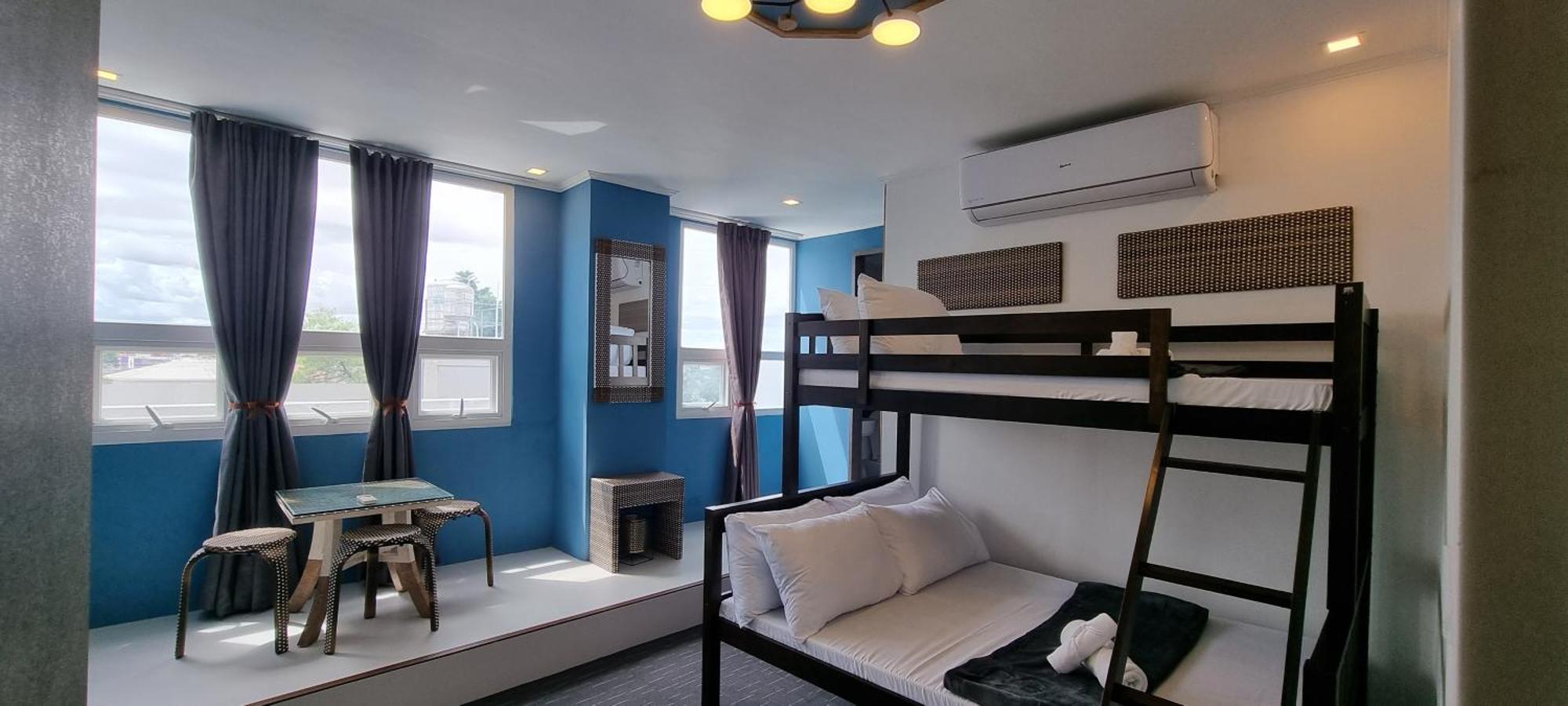 Attic Capsule Hotel Marigondon  Exteriér fotografie
