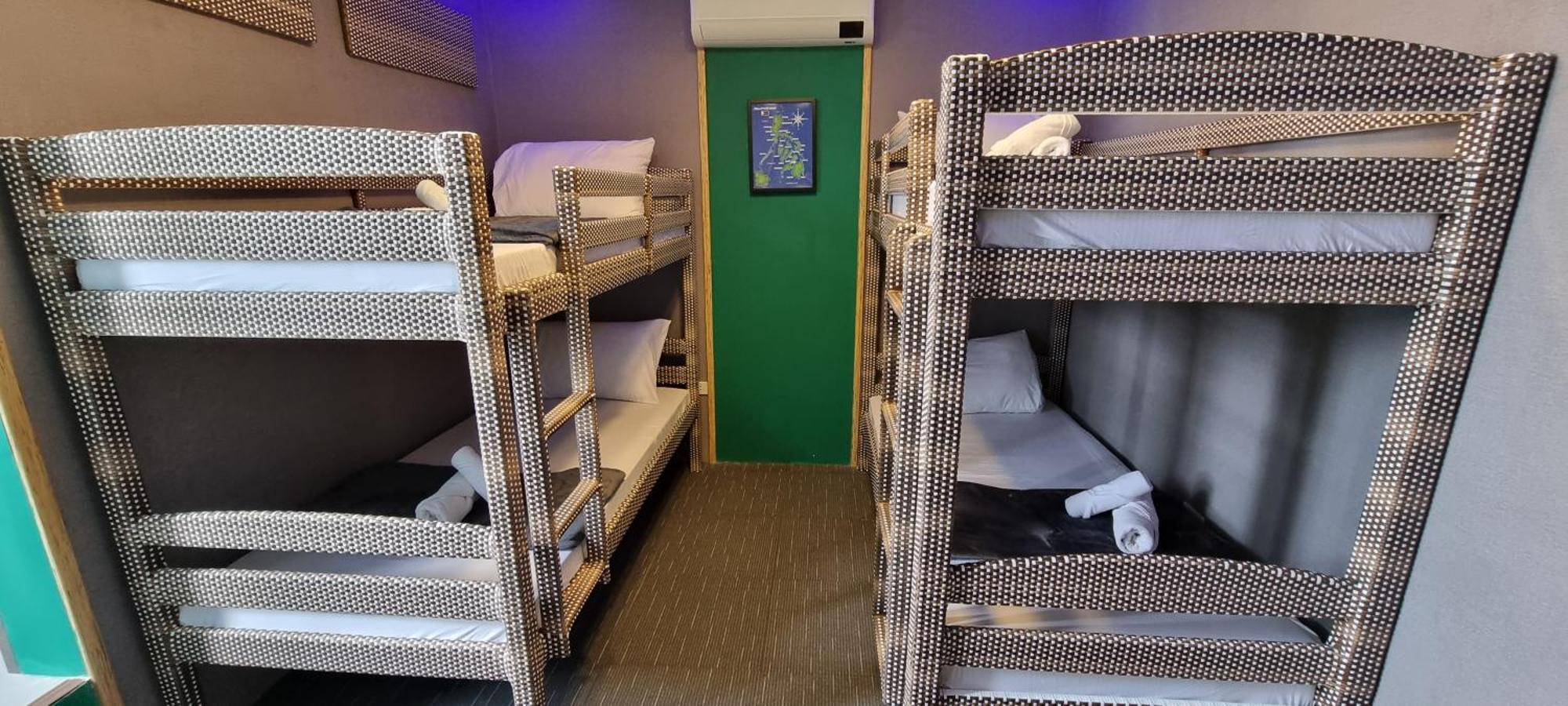 Attic Capsule Hotel Marigondon  Exteriér fotografie